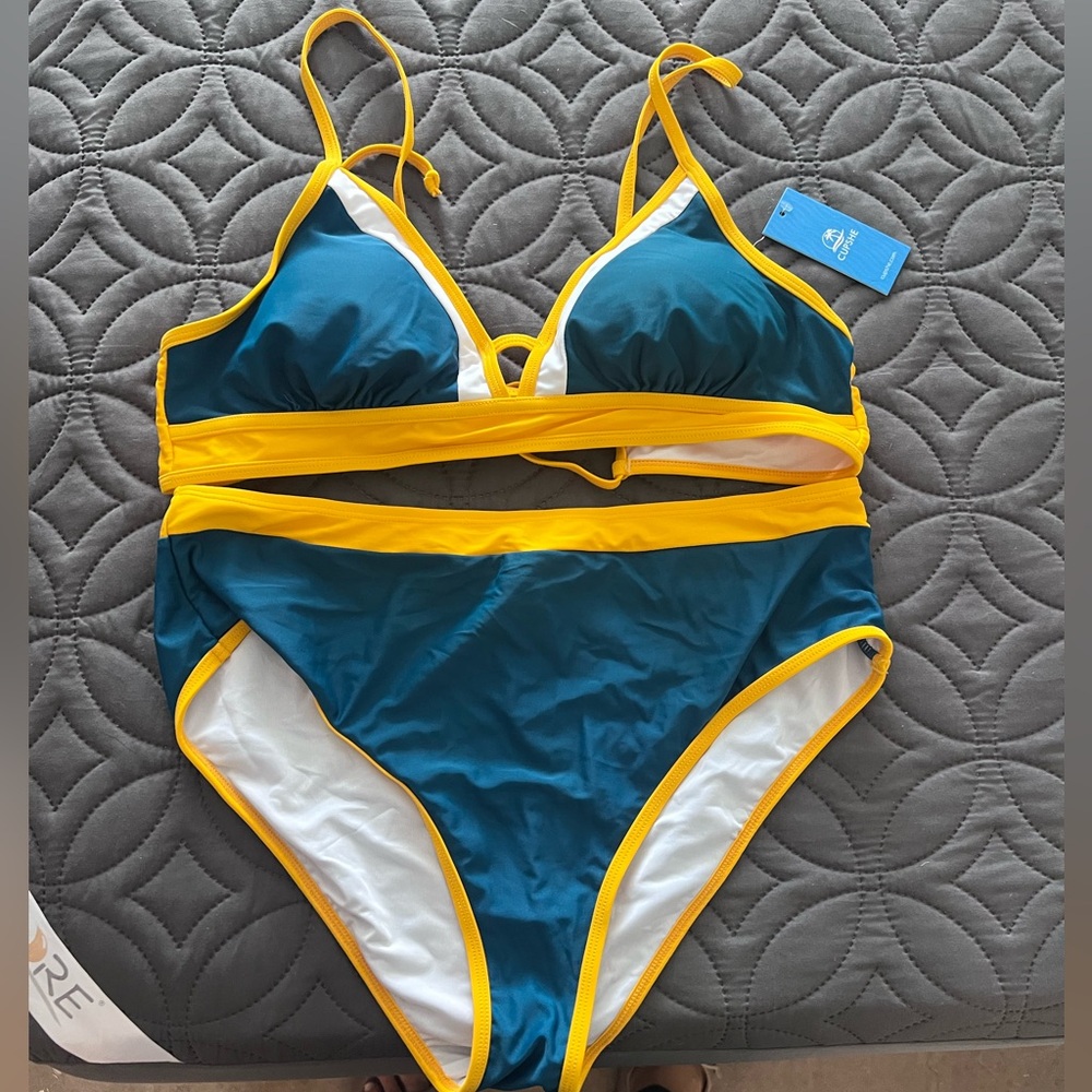 Brand new Cupshe bikini- XL -Blue/ White/Yellow